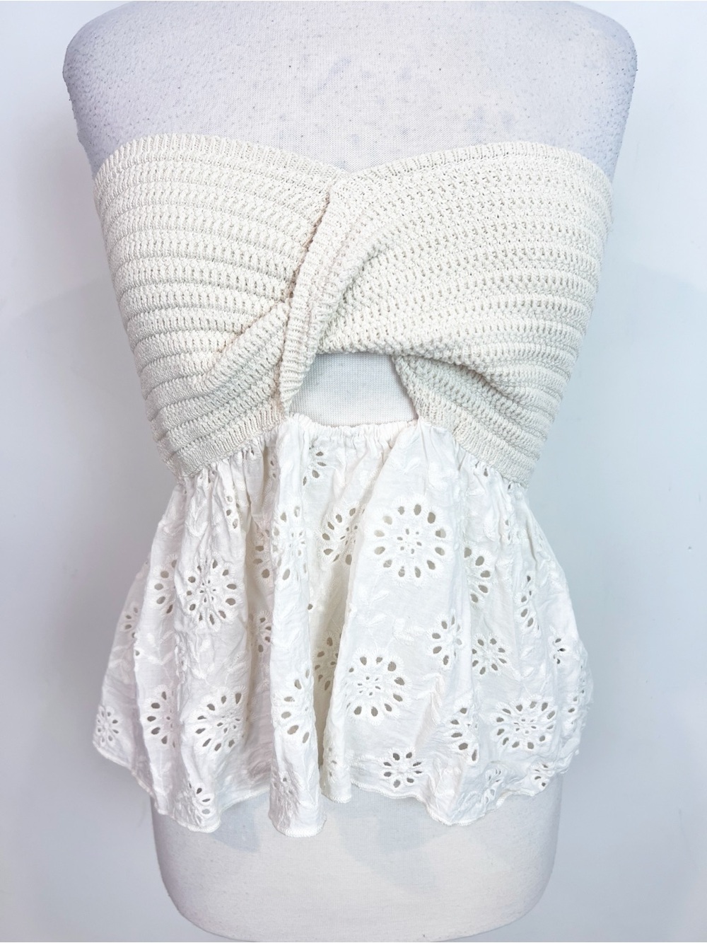 ZARA OFF-WHITE STRAPLESS CROCHET TOP EYELET HEM CROP SHIRT SZ LARGE